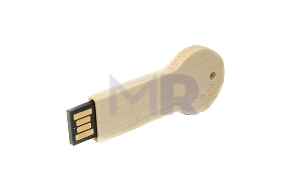 Drewniana pamięć USB w kształcie kluczyka 